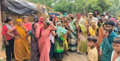 Kanpur Murder Killed wife by repeatedly hitting her with stone slab tried to kill grandson accused absconding