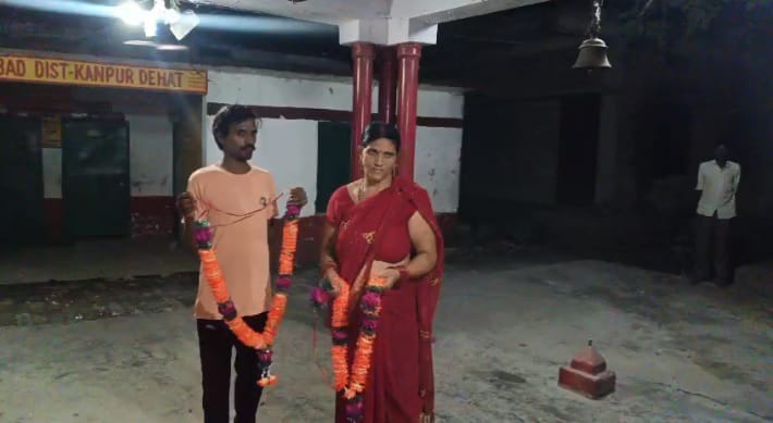 UP News  Lover came to meet wife husband caught them and got them married in temple got agreement letter