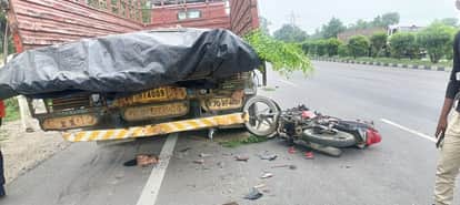 Kanpur Accident Bike rider collided with parked DCM accident happened due to negligence of NHAI