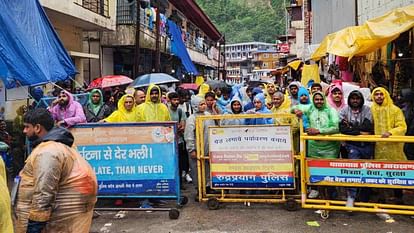 heavy Rain monsoon Effect on Chardham Yatra Pilgrim stopped at Sonprayag Kedarnath Badrinath highway blocked