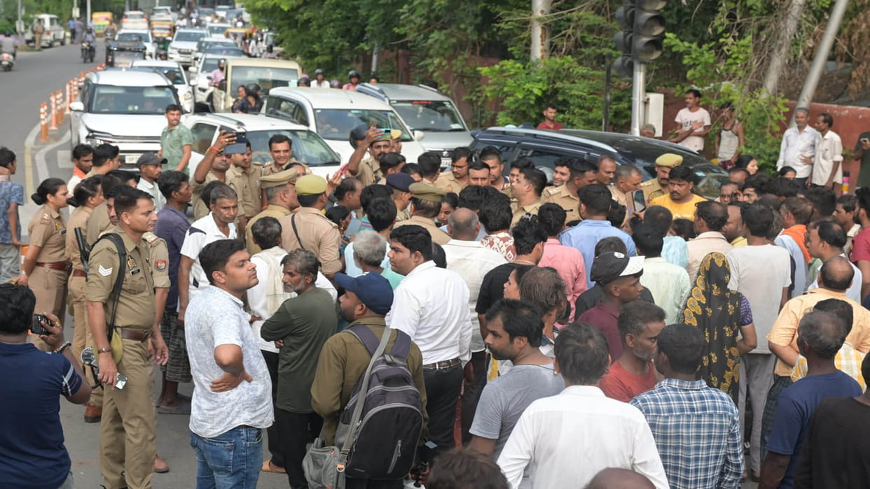 Kanpur: family of the laborer created a ruckus for compensation before the last rites