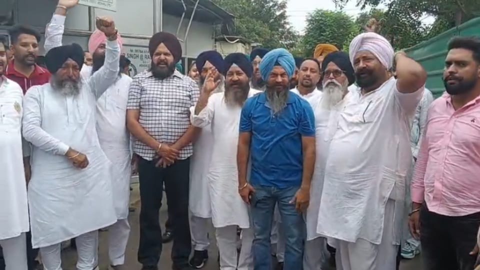 SAD leader Bikram Majithia arrest party supporters reach security of vigilance office increased in Mohali
