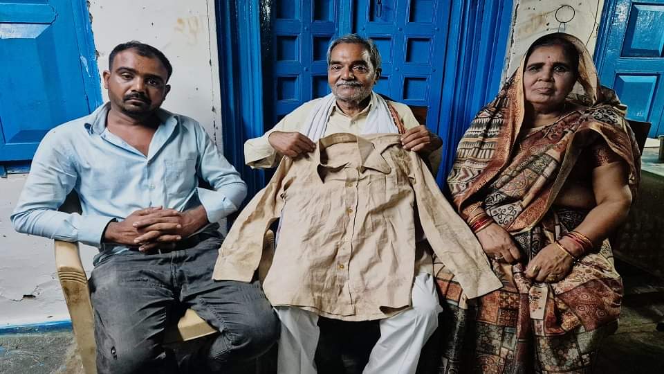 मीसाबंदी मनीलाल अपने परिवार के साथ