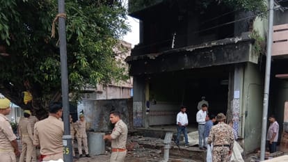 Bulldozer ran on the three-storey house of history-sheeter Zubair in Bareilly