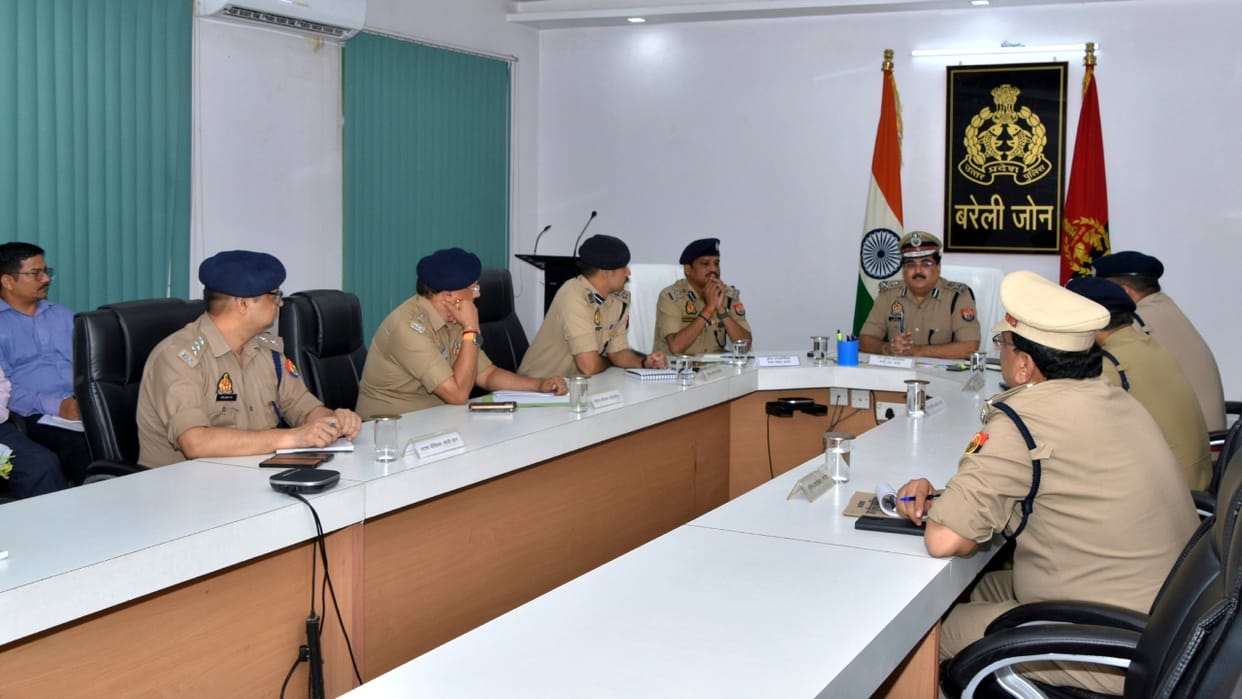 adg dig took meeting with police officers over Sawan and Moharram in bareilly