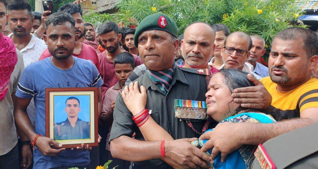 Bihar: Final farewell to the brave son in a sad atmosphere, funeral took place with military honours