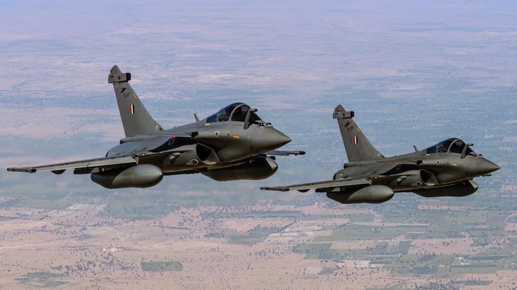 Rafale: राफेल लड़ाकू विमान को बदनाम करने के लिए दुष्प्रचार कर रहा चीन, फ्रांसीसी खुफिया रिपोर्ट में दावा
