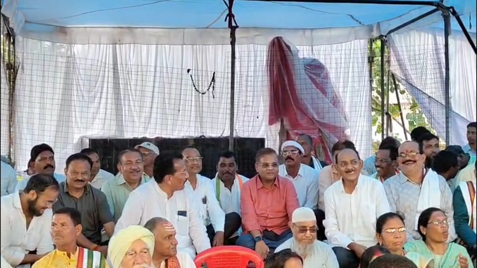 Jogi supporters demonstrated at the proposed statue installation site in Gaurela Pendra Marwahi