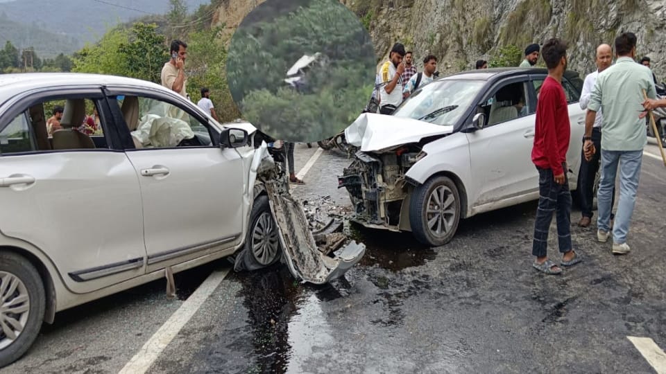 Accident in Srinagar Two cars collided head-on near Juyalgarh one car fell into a ditch