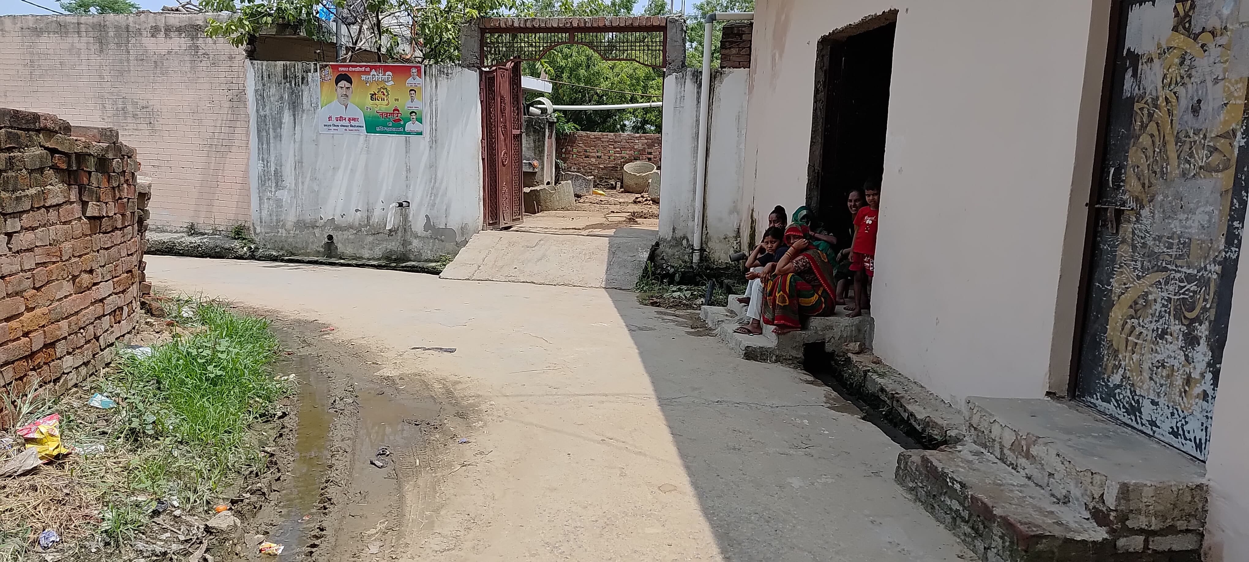 Three died including two nephews and uncle due to poisonous gas in well in shikohabad