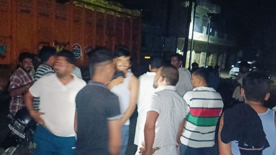 Shamli: Chairman's son arrested for looting 200 bags of urea from a truck, know what Chairman Sheela said