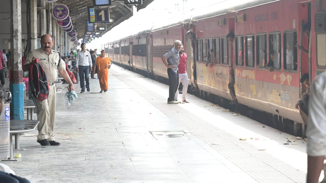 Kanpur: Elderly man suffered for 316 km in train, died before getting treatment
