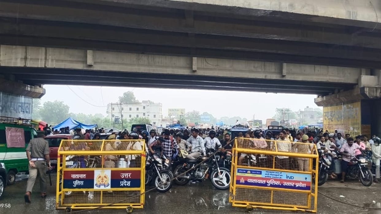 traffic stopped in the city due to Vice President did the changeover at Trishul Airbase Bareilly