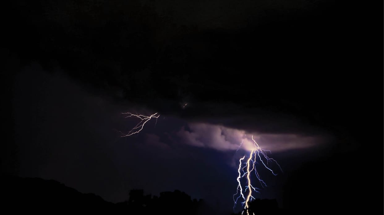 Bihar News: Farmer dies due to lightning in Patna, two people burnt