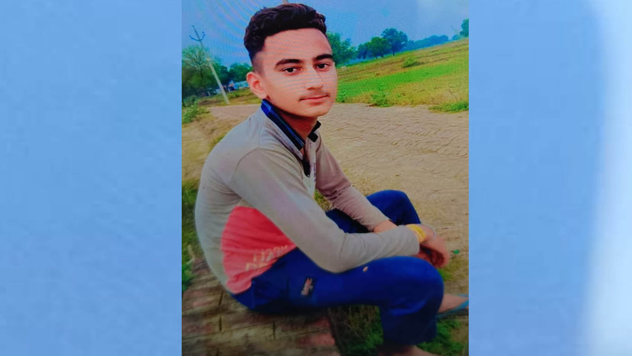 Kanpur: Bike rider student dies after being hit by a speeding pickup, friend critical
