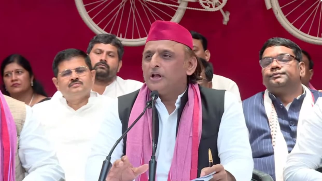 'Election Commission's hands are stained with blood: Akhilesh Yadav said- People of West Bengal are saying thi