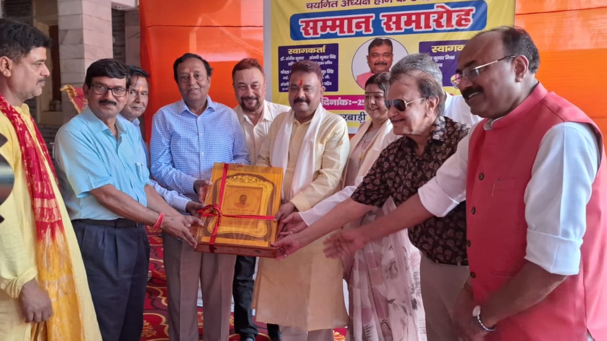 Bihar News : Bihar State Religious Trust Council President Ranveer Nandan honored gardanibag patna bihar