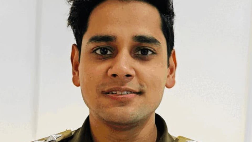 fake account on Instagram in name of Chandigarh Police Traffic DSP Lakshya Pandey
