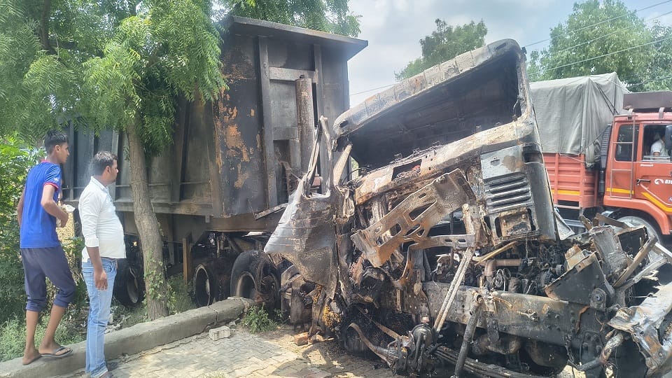 huge fire broke out after two trailers collided cleaner was burnt alive