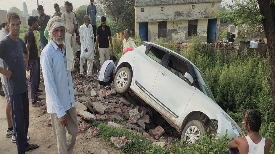 Five people injured as car overturns at sharp turn in Gonda