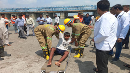 Kanpur: Rehearsal done to save people drowning in Ganga