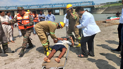 Kanpur: Rehearsal done to save people drowning in Ganga