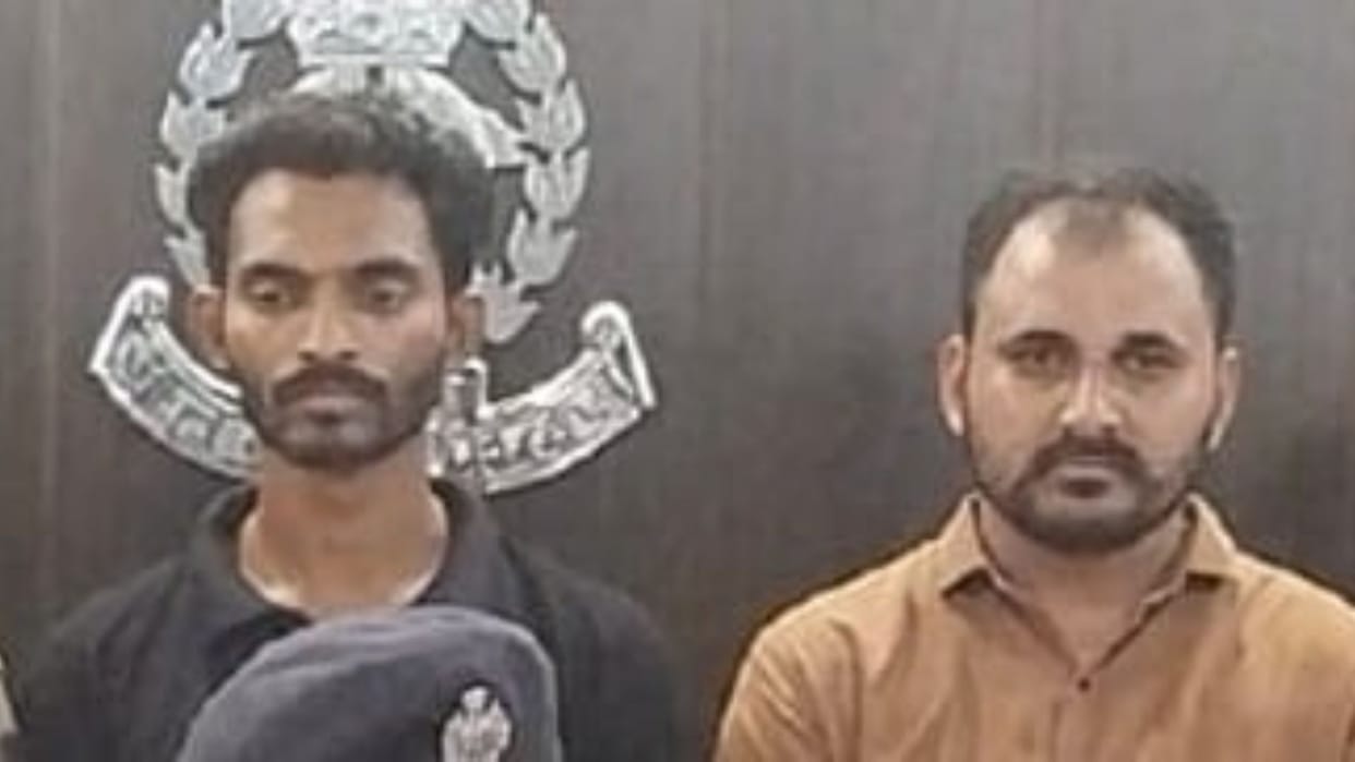 Two accused arrested for duping 35 lakh rupees by posing as anti-corruption officers in azamgarh