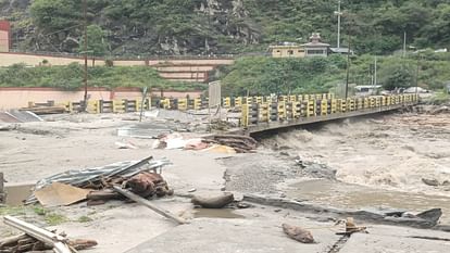Kullu Cloudburst: देखते-देखते पल भर में सात पुल, चार मकान और तीन लोग बह गए, तस्वीरों में देखें तबाही Kullu Cloudburst: Seven bridges, four houses and three people were washed away in a moment, see the devastatio