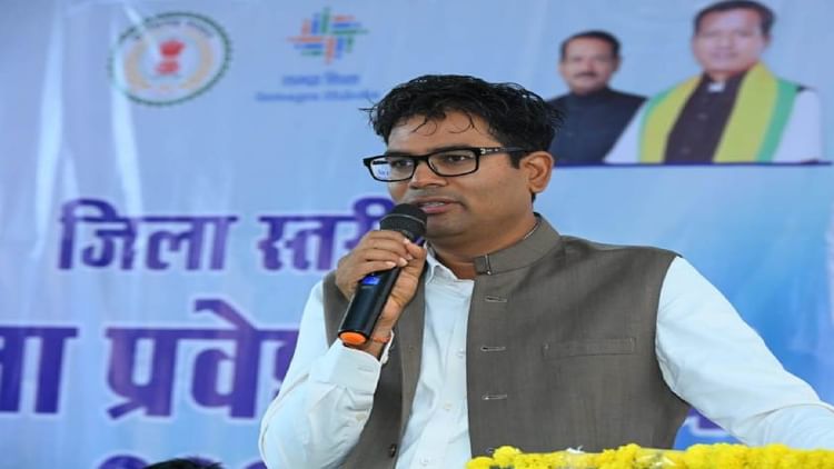 CG News: वित्त मंत्री ने छात्रों से संवाद करते बोले- व्यवहारिक ज्ञान और जीवनोपयोगी स्किल्स ही सफलता की कुंजी