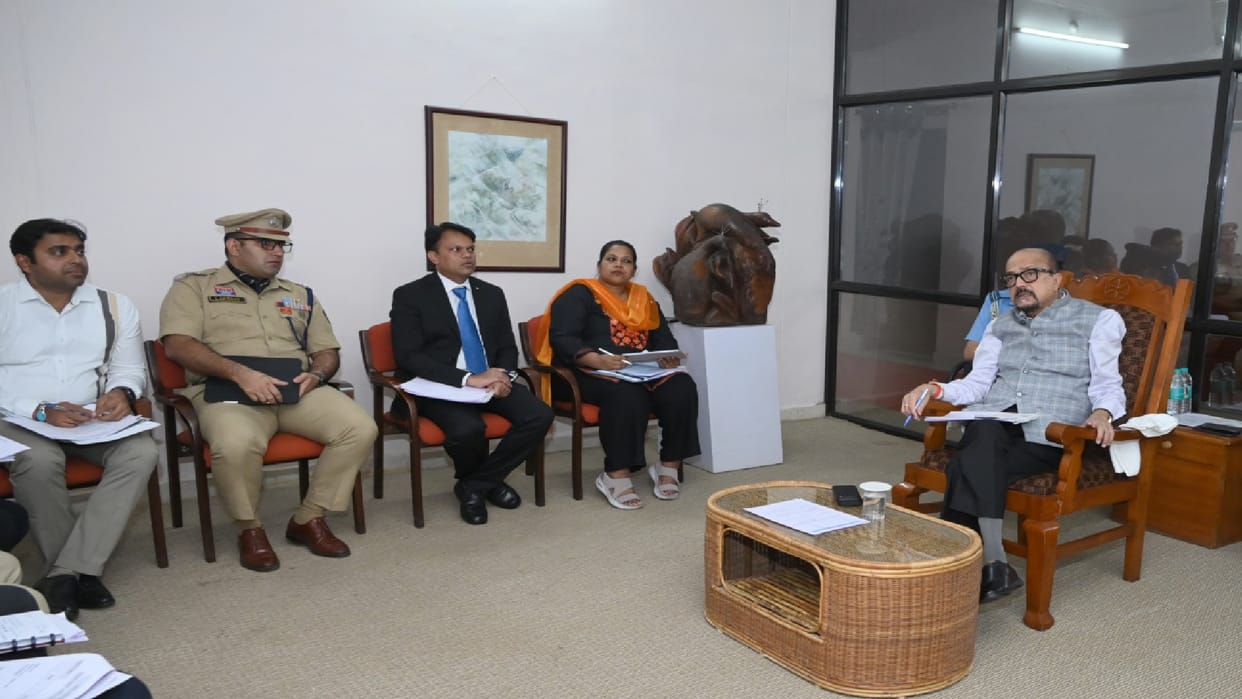 Governor took stock of the development work of adopted village Sonpuri in Khairagarh