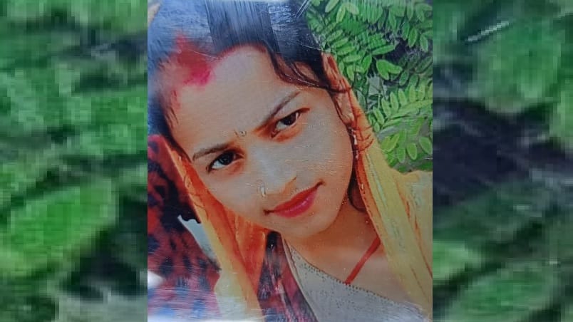 Banda Married woman commits suicide by hanging herself body found hanging from dupatta in attic of the house