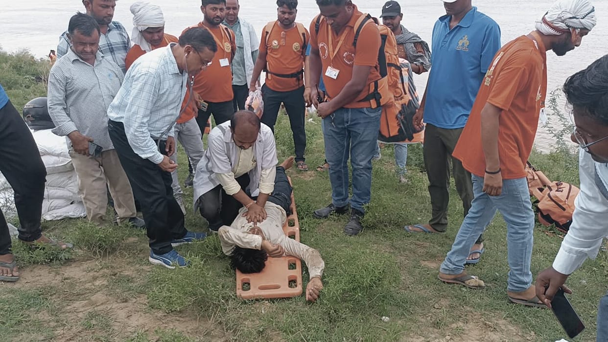 Hamirpur Mock drill with NDRF and SDRF officials evaluated the preparations gave necessary instructions