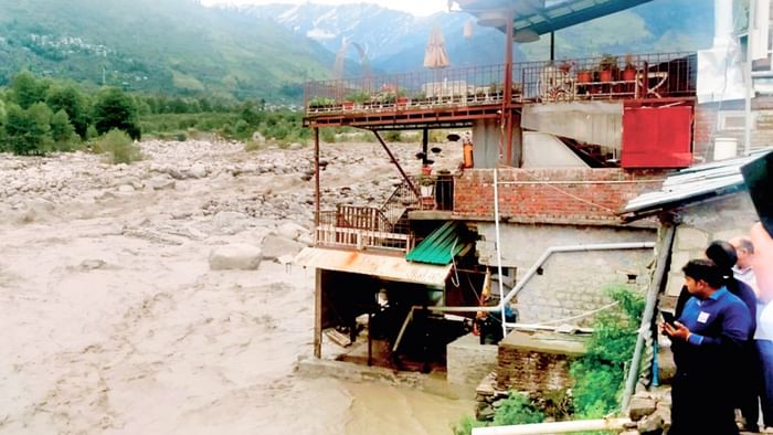 Kullu Cloudburst: Seven bridges, four houses and three people were washed away in a moment, see the devastatio