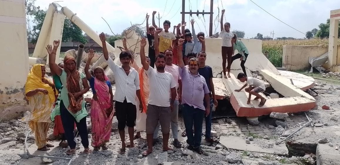 water tank fell with loud explosion in residential colony