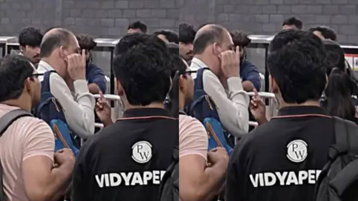 A Man was secretly clicking pictures of girls in Delhi Metro a woman saw him and caught him red handed