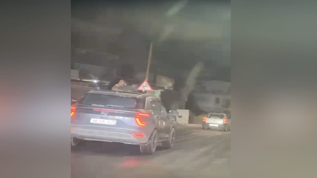 Mandi-Kullu highway: Obscene acts coming out of the sunroof of the car, video goes viral