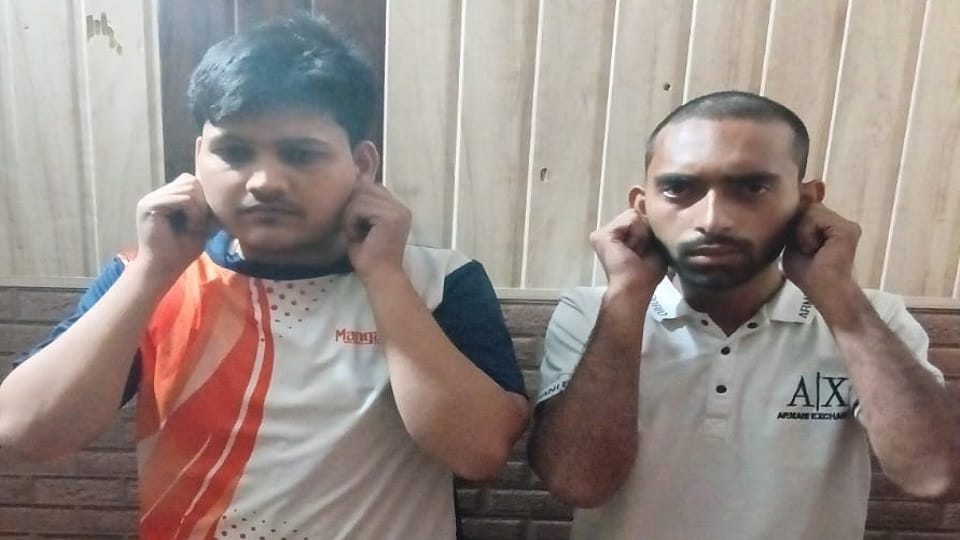 Meerut: Lewd comment was made on female policemen in Nauchandi fair, accused caught after video went viral