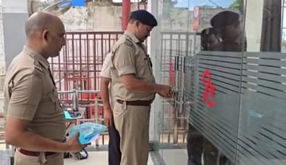 Roorkee News Casino was running in  hotel women were serving liquor Police raided, 32 people arrested