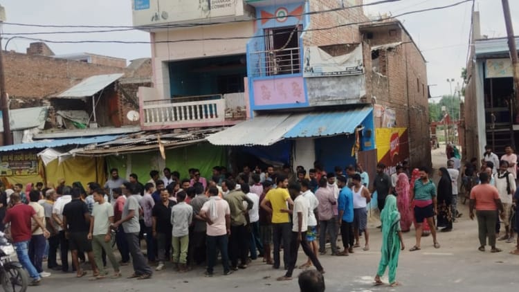 Three Family Members Found Dead In Pratapgarh Home Infant And Elderly Woman Survive – Amar Ujala Hindi News Live