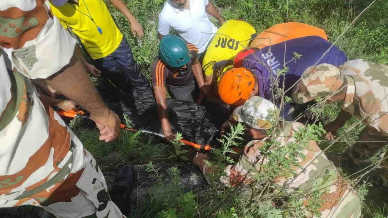 Rudraprayag Accident pilgrim tempo Traveller crashed near Rishikesh Badrinath Highway Chardham yatra photos