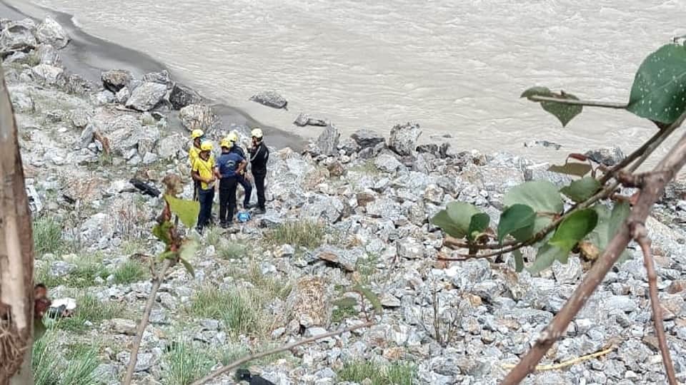 Chamoli Accident Bodies of two friends missing for five days found on banks of Dhauliganga car destroyed