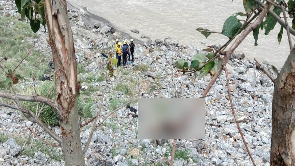 Chamoli Accident Bodies of two friends missing for five days found on banks of Dhauliganga car destroyed