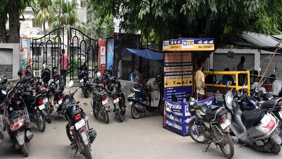 Agents outside Aligarh Municipal Corporation office