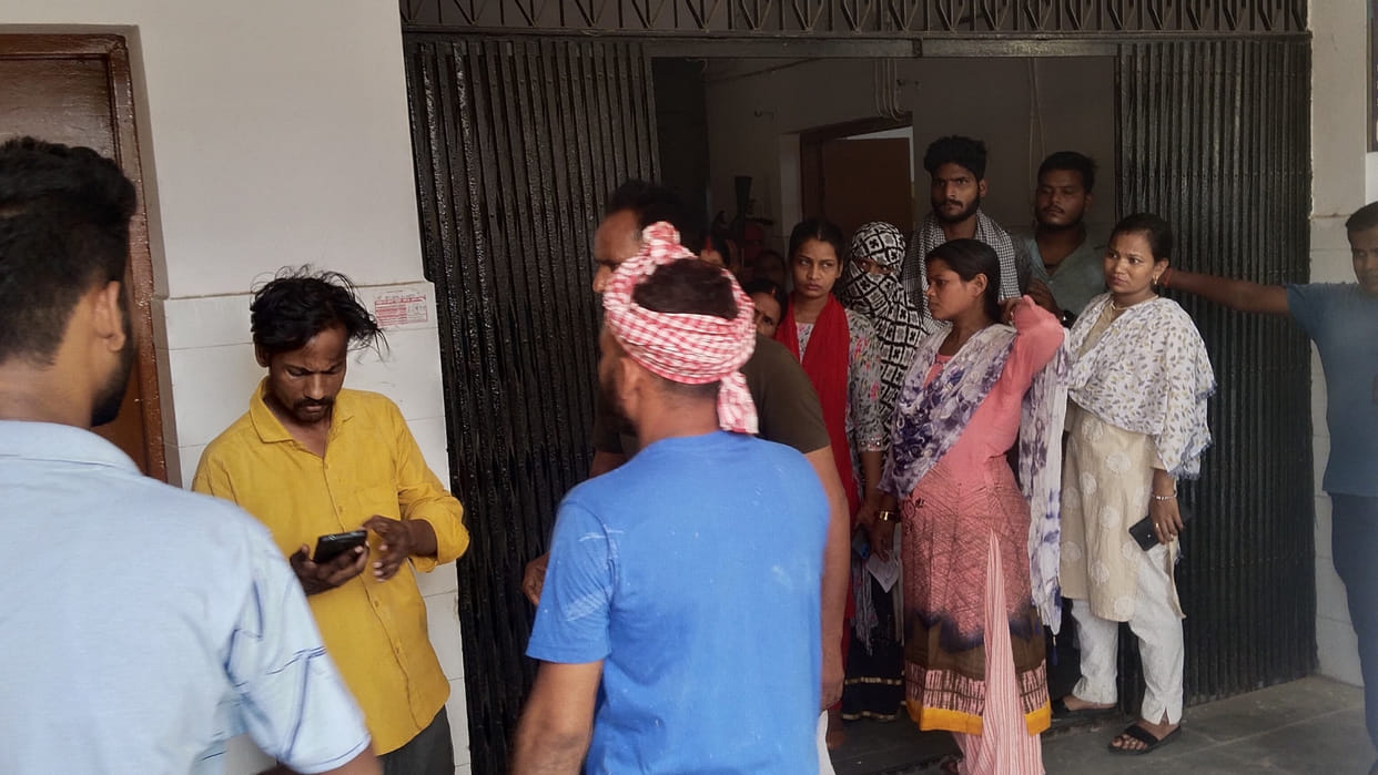 After death of an innocent child in Deoria, the family members surrounded the hospital and also created a ruck