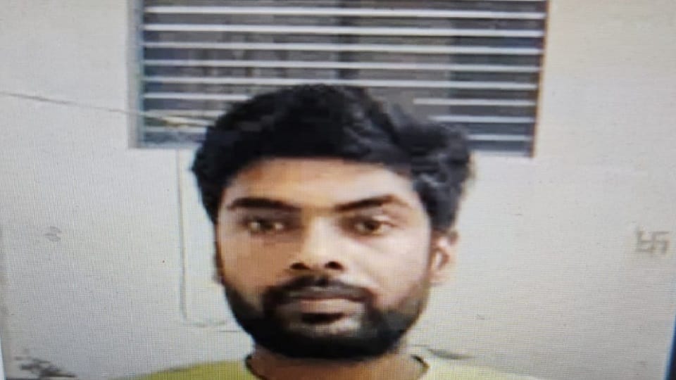 Indian navy Officer Visahl Yadav arrested for providig infirmation to Pakistani spy