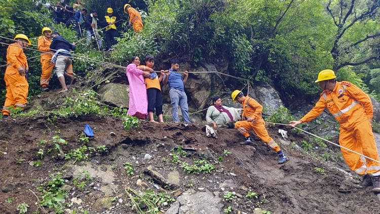Kedarnath: केदारघाटी में मूसलाधार बारिश से हाईवे और पैदल मार्ग अवरुद्ध, रेस्क्यू किए गए 1269 यात्री