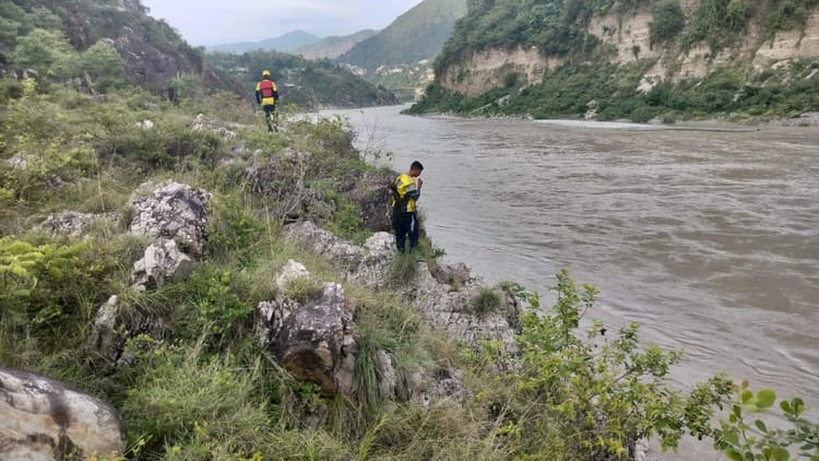 रुद्रप्रयाग बस हादसा: हरिद्वार से एक और शव मिला, मृतकों की संख्या छह, लापता यात्रियों की तलाश जारी