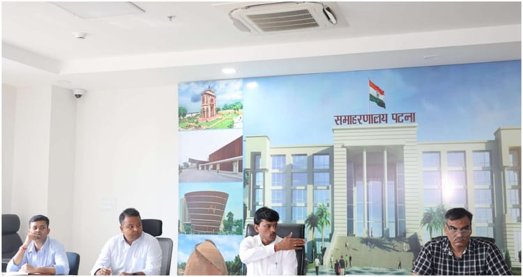 Bihar Election 2025 : बदल सकता है आपका भी मतदान केंद्र; पटना में 759 नए बूथों पर पड़ेंगे वोट, अब 5665 बूथ