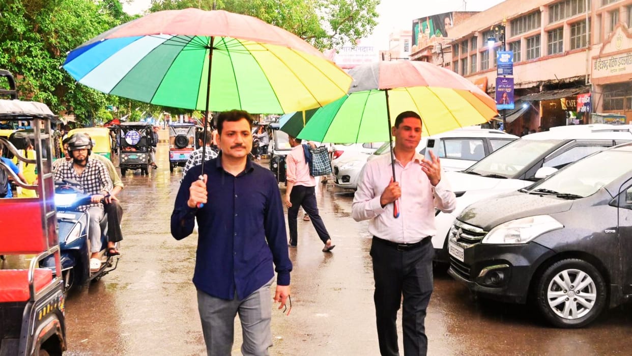 Weather News More than 20 mm of rain fell in Varanasi waterlogging on 10 roads alert was issued