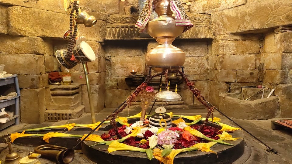 Champawat News: Now the Shivling of Baleshwar Mahadev temple will get a brass cover